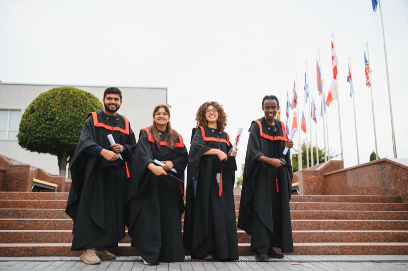Estudiantes de Administración en ISPADE Quito