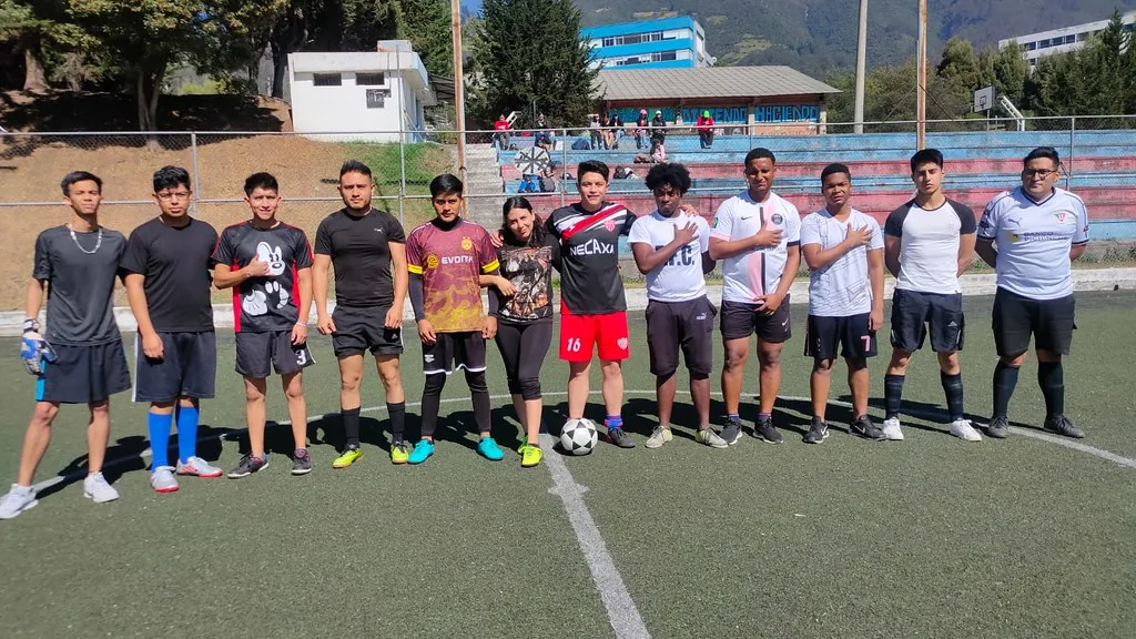 Estudiantes de ISPADE en actividad deportiva