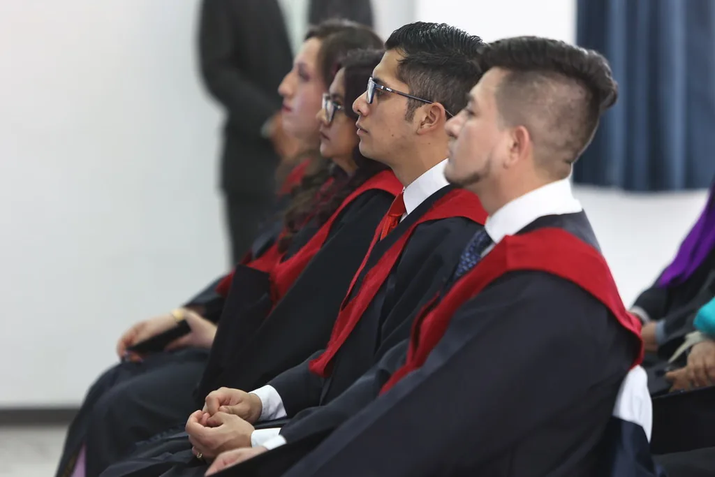 Graduados presenciando el evento