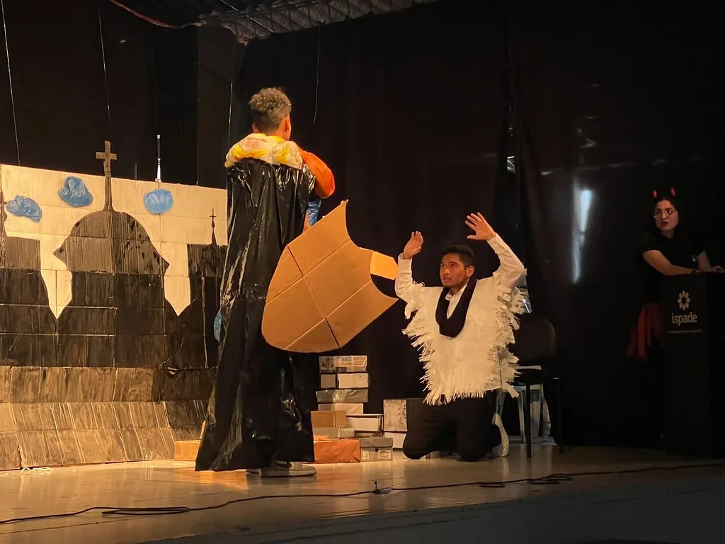 Teatro de ISPADE en actuación